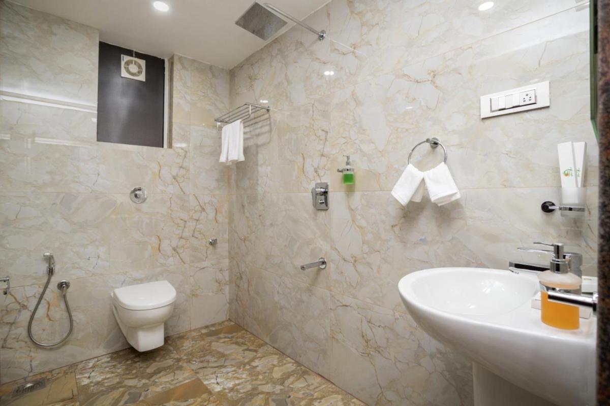 Sairaj Beach Resort Calangute Eksteriør billede