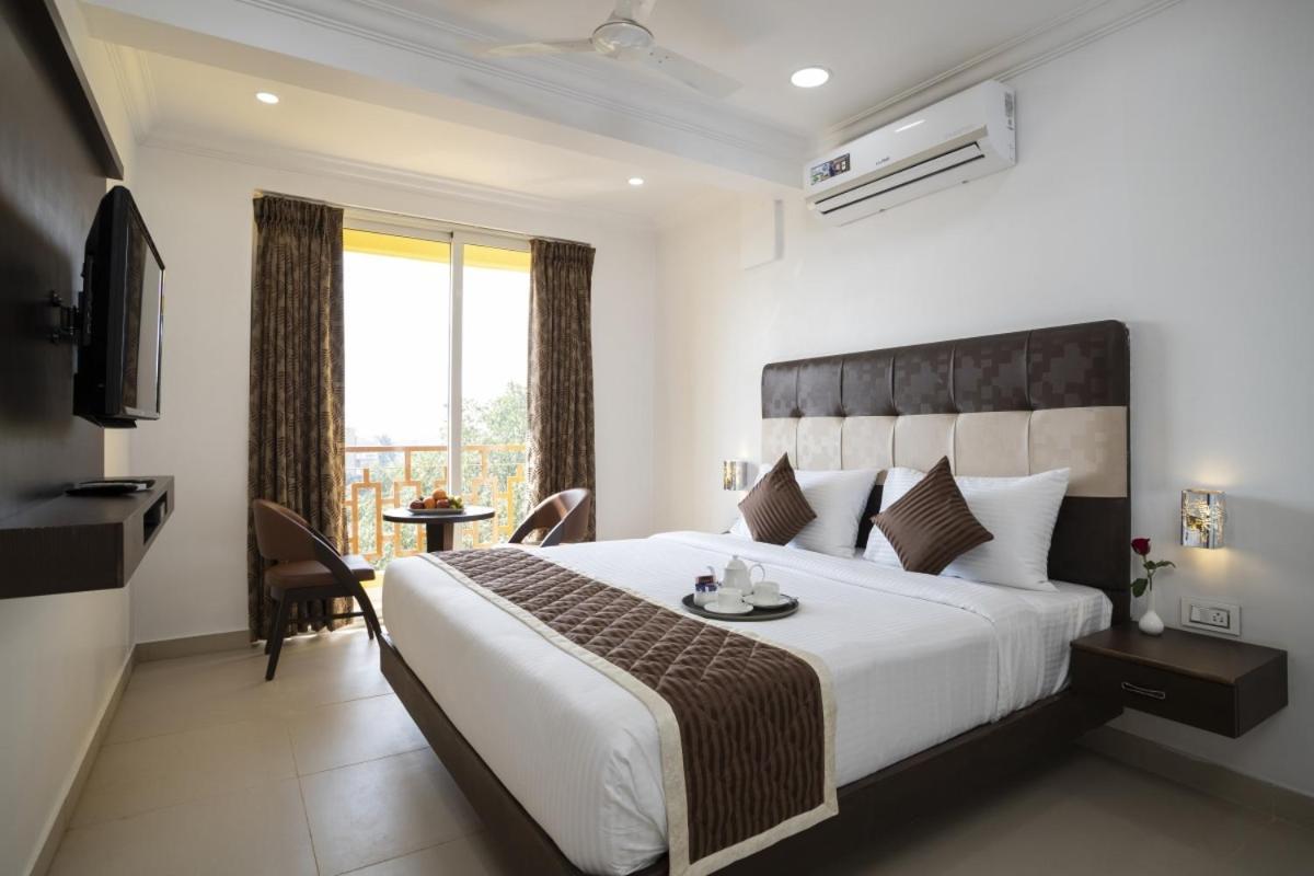 Sairaj Beach Resort Calangute Eksteriør billede